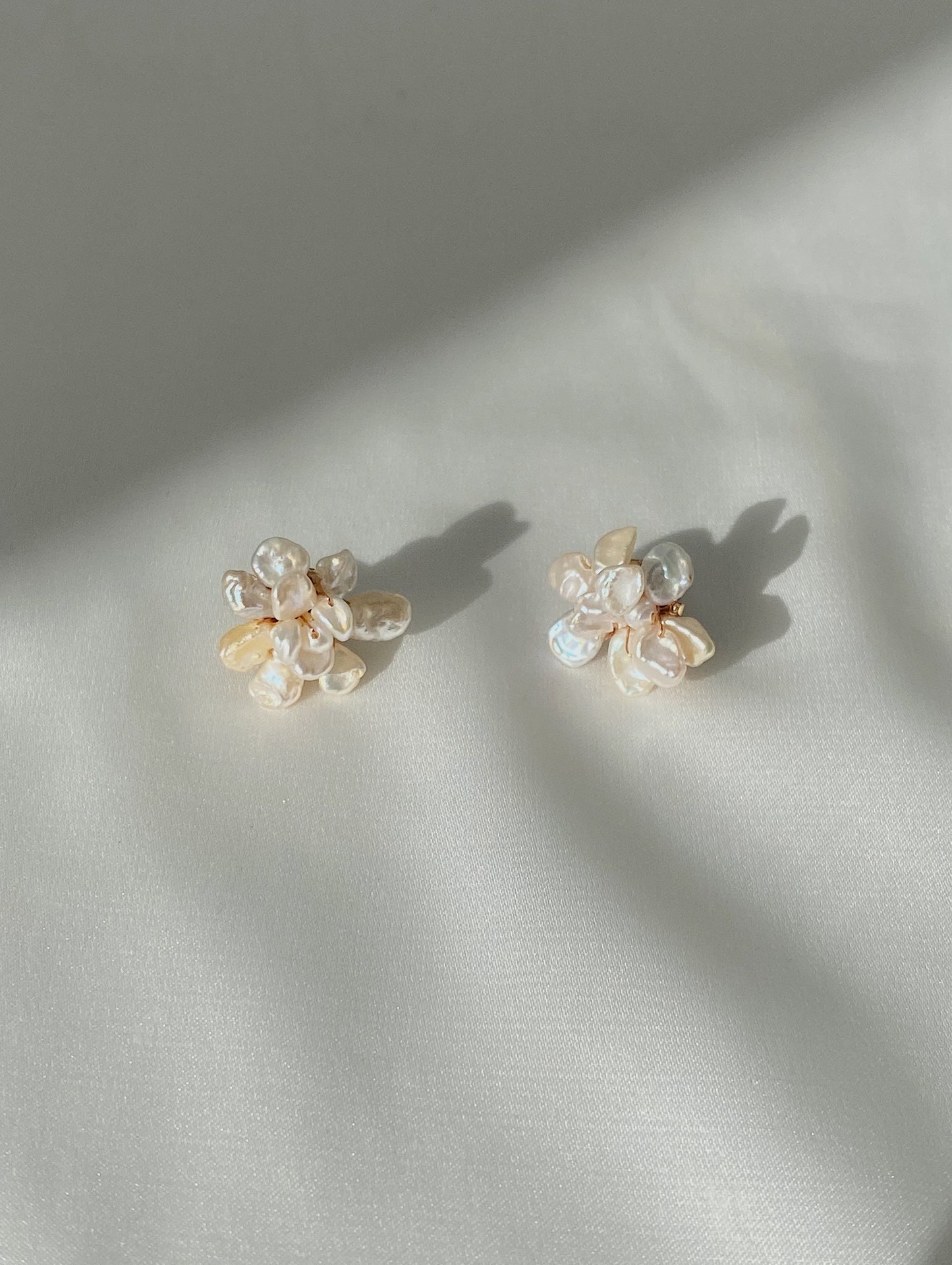 Petite Keshi Pearls Clustered Flower Stud Earrings №33