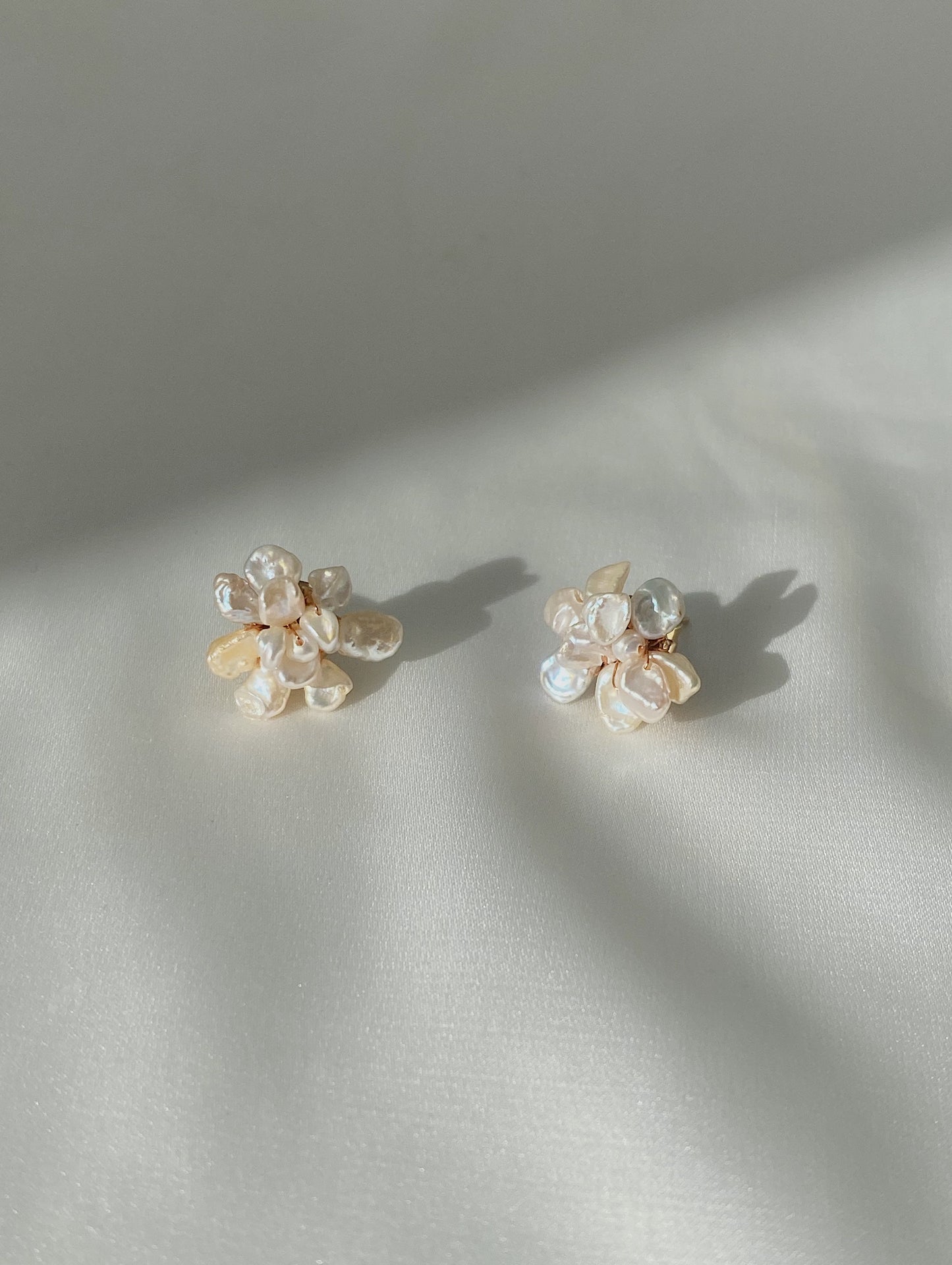 Petite Keshi Pearls Clustered Flower Stud Earrings №33