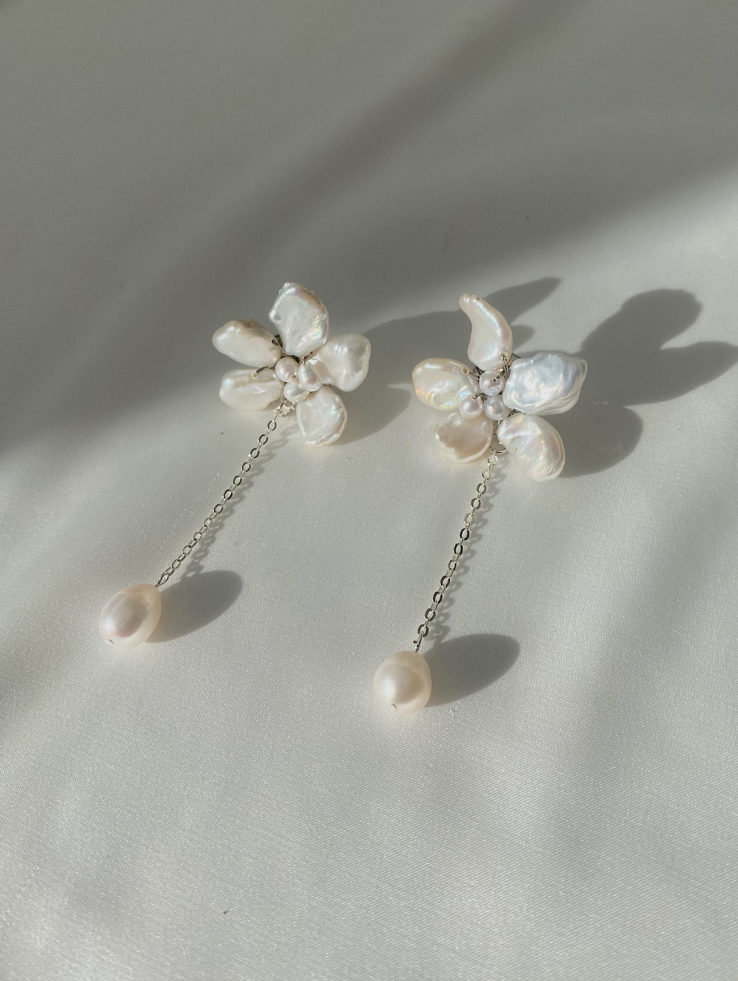 White Keshi Pearls Flower Drop Earrings №35