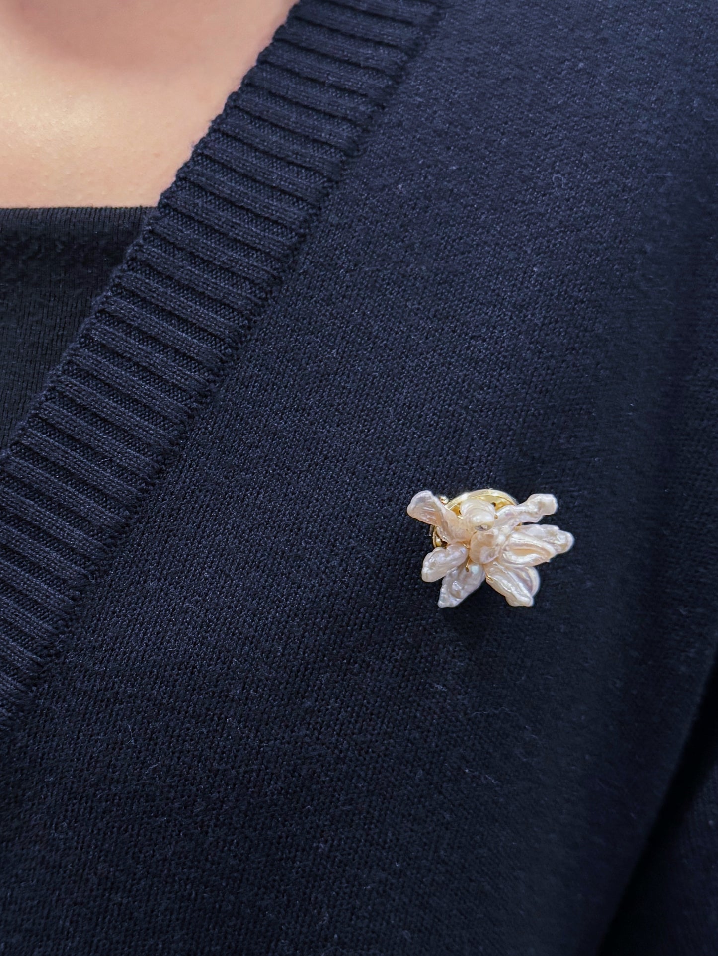 Keshi Pearl White Odd Flower Brooch №15