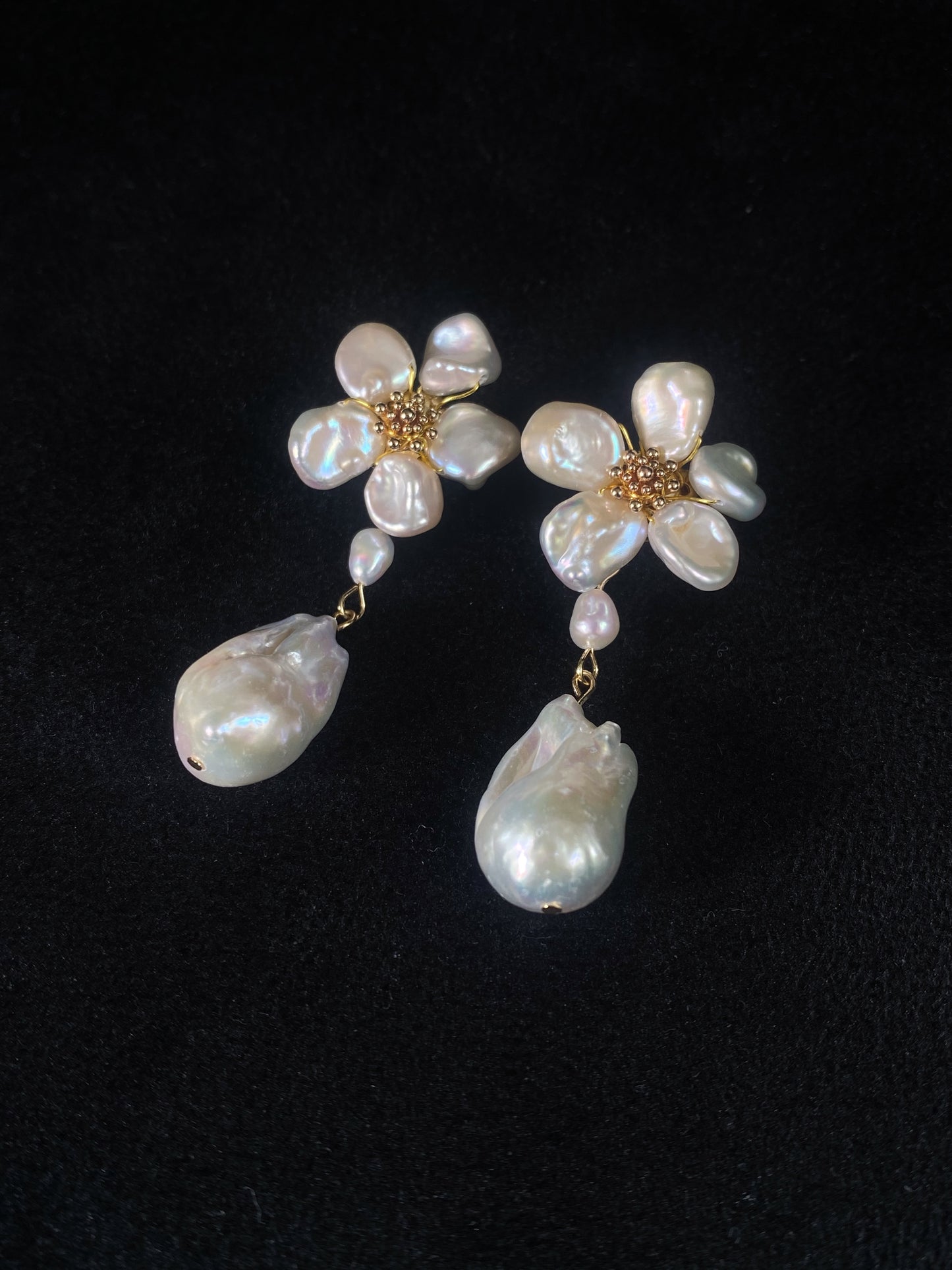 Mini White Baroque Keshi Pearl Flower Dangle Earrings №51