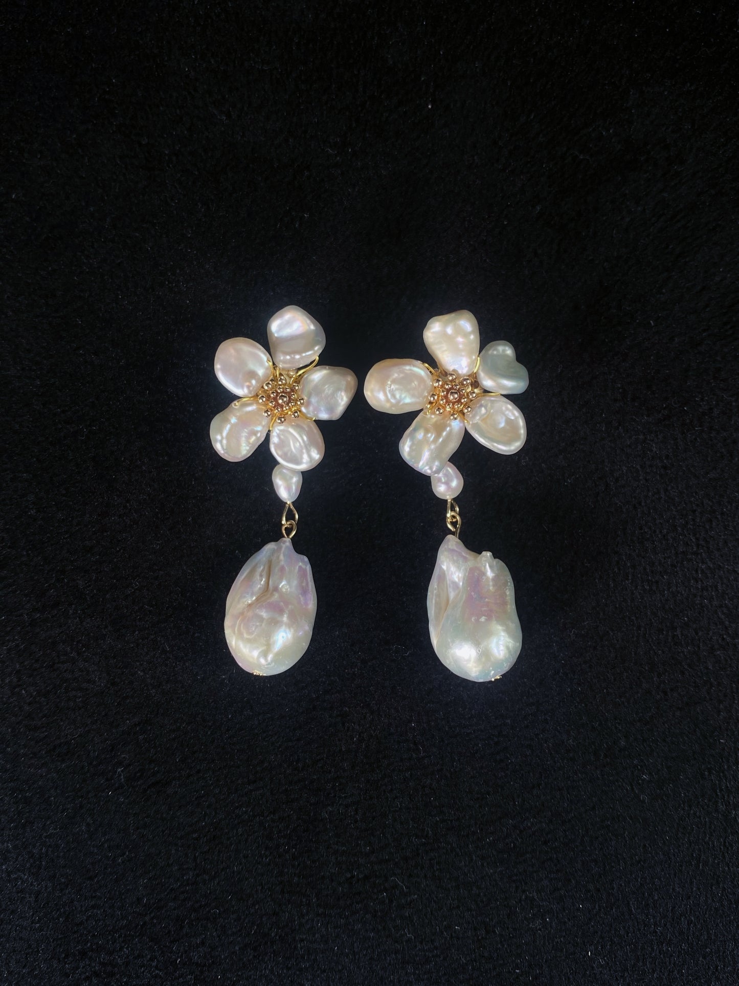 Mini White Baroque Keshi Pearl Flower Dangle Earrings №51