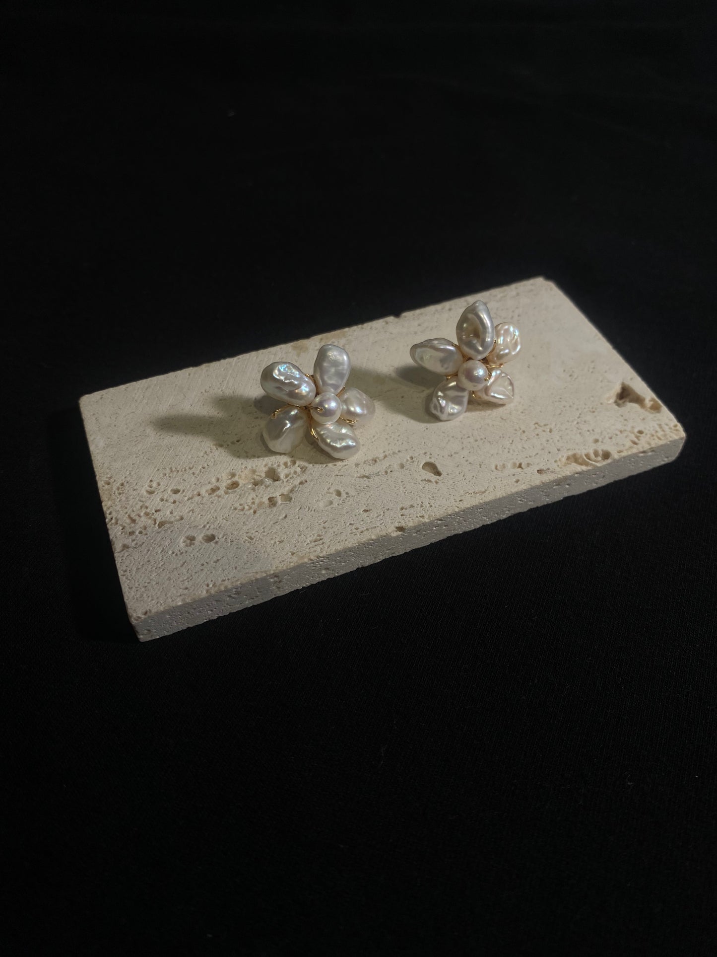 Mini White Keshi Pearl Flower Stud Earrings №45