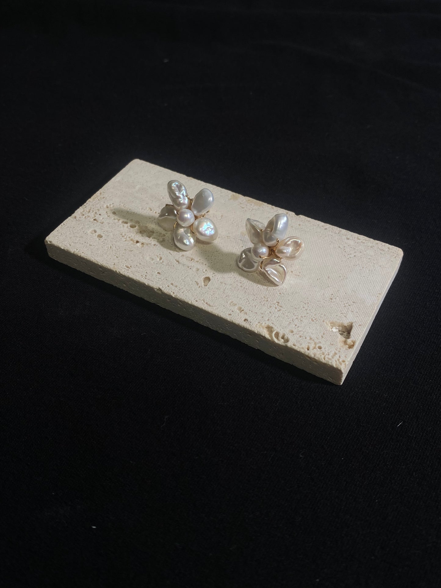 Mini White Keshi Pearl Flower Stud Earrings №45