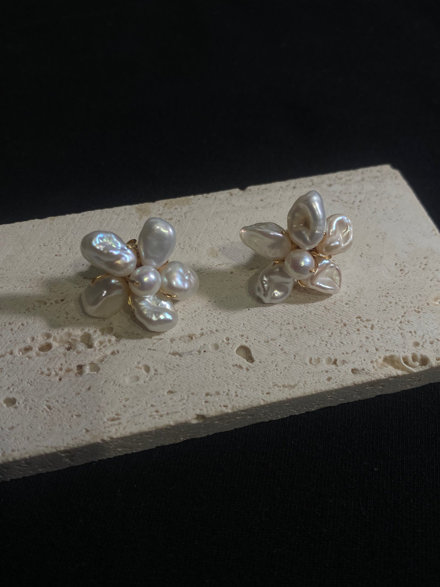 Mini White Keshi Pearl Flower Stud Earrings №45