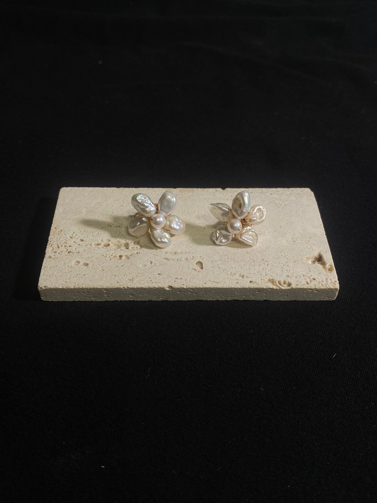 Mini White Keshi Pearl Flower Stud Earrings №45