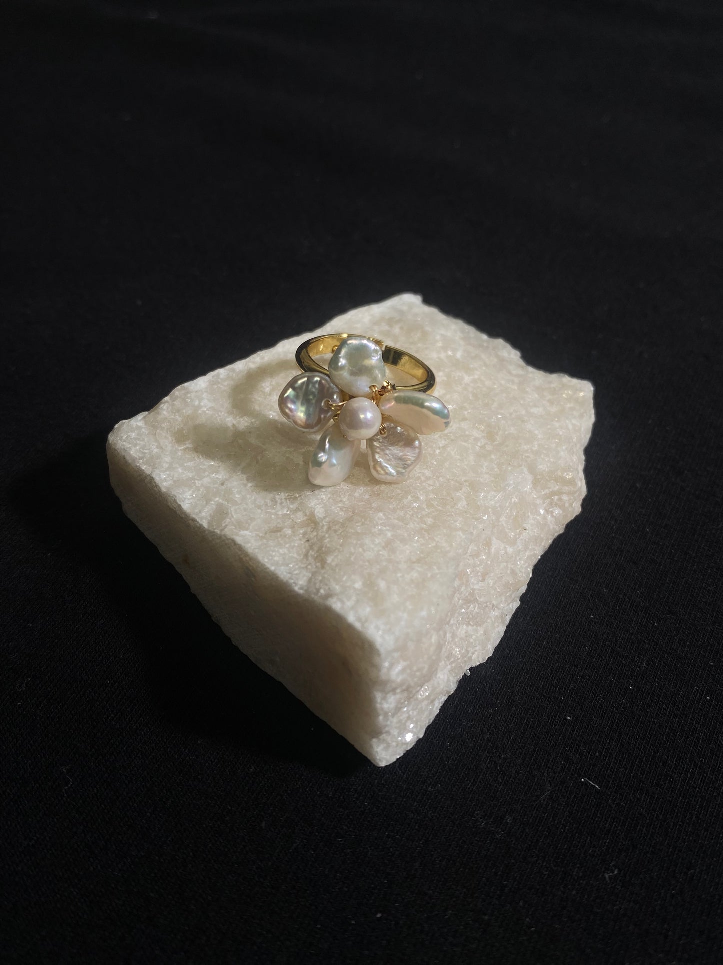 Mini White Keshi Pearl Flower Ring №46