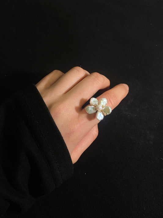 Mini White Keshi Pearl Flower Ring №46