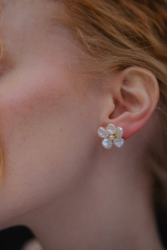 Mini White Keshi Pearl Flower Stud Earrings №45